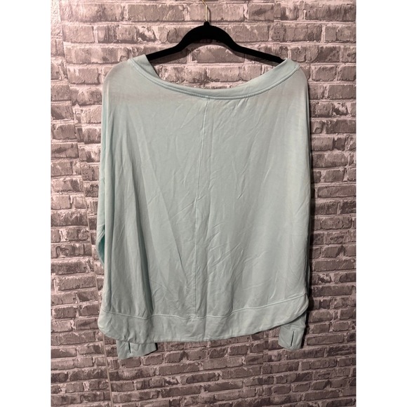 All in‎ Motion Light Sweatshirt - Picture 4 of 4